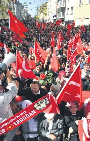 Başkan Erdoğan Köln'de Türk vatandaşlara seslendi