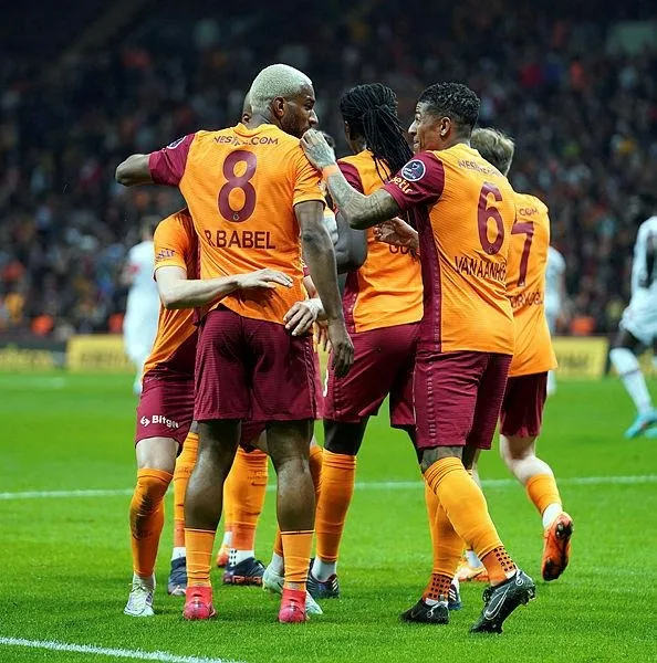 galatasarayin-3-yildizi-derbi-oncesi-harekete-gecti-tek-hedef-fenerbahce-galibiyeti-1649029420594.jpeg Galatasaray’ın 3 yıldızı derbi öncesi harekete geçti! Tek hedef Fenerbahçe galibiyeti-3