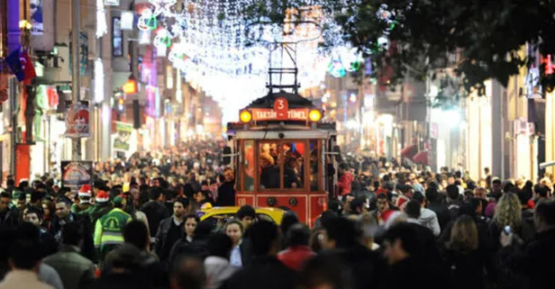 31 Aralık resmi tatil mi? 31 Aralık tam gün mü, yarım gün mü? Yılbaşında seyahat yasağı var mı?