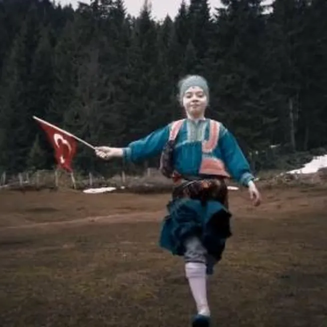 AK Partiden Ey Vatanım, Can Vatanım parçalı 23 Nisan klibi! Sembol projelere yer verildi: Şimdi asın bayrakları