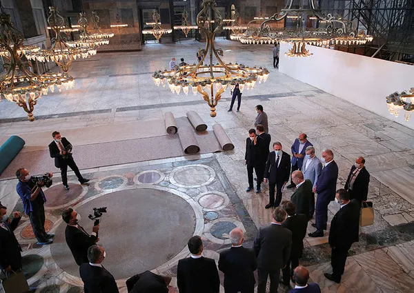 son-dakika-cumhurbaskani-recep-tayyip-erdogan-ayasofya-camiinde-incelemelerde-bulundu-1595164287239.jpg Son dakika: Cumhurbaşkanı Recep Tayyip Erdoğan Ayasofya Camii'nde incelemelerde bulundu-7