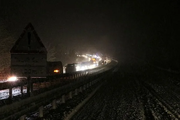 denizli-antalya-kara-yolu-yogun-kar-yagisi-nedeniyle-cift-yonlu-olarak-ulasima-kapatildi-1646247399516.jpeg Denizli- Antalya kara yolu yoğun kar yağışı nedeniyle çift yönlü olarak ulaşıma kapatıldı-4