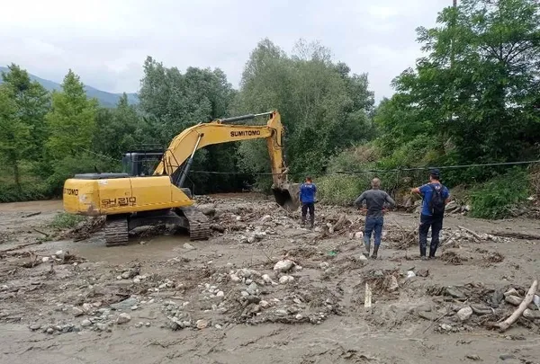 1625685952578.jpg Sel sularına kapılan yaşlı adamın cenazesine ulaşıldı-4