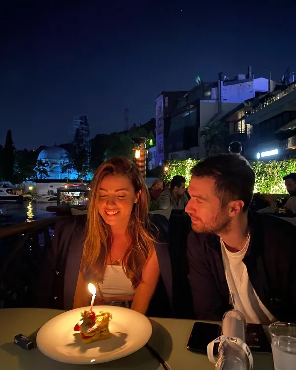 ogulcan-engin-ile-ezgi-eyuboglu-ayrildi-buyuk-ask-bitti-ilk-hamle-ezgiden-geldi-1627483136631.jpg Oğulcan Engin ile Ezgi Eyüboğlu ayrıldı! Büyük aşk bitti ilk hamle Ezgi’den geldi-7