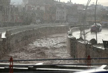 Şanlıurfa'da yağış nedeniyle eğitime bir gün ara verildi