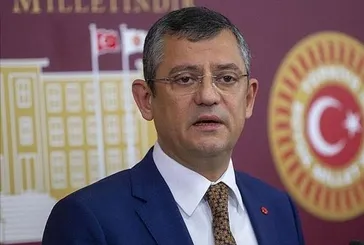 Sıvacı Özgür soruyu duydu kıvırmaya başladı