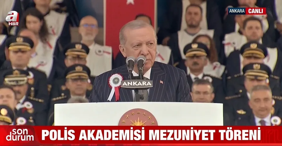 polis-akademisinde-mezuniyet-heyecani-emniyete-13-bin-610-yeni-nefer-15-temmuz-sehitleri-unutulmadi-1782407422462.jpeg Polis Akademisi’nde mezuniyet heyecanı! Emniyet’e 13 bin 610 yeni nefer: 15 Temmuz şehitleri unutulmadı-4