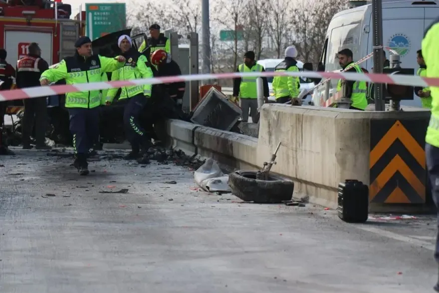 patoloji-asistani-beyzanin-oldugu-kaza-kamerada-1776692361916.jpeg İki gişe arası facia! Menderes'te patoloji asistanı Beyza'nın öldüğü kaza kamerada-4