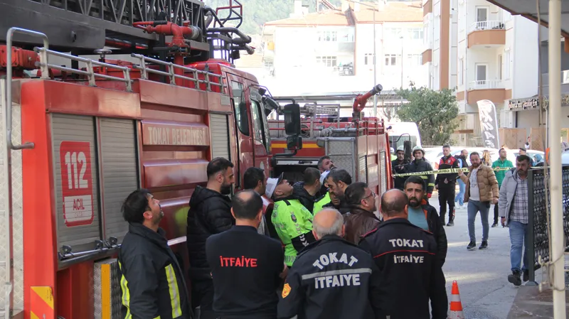 Tokat'ta otel yangını! Paniğe kapılan müşteri 3. kattan aşağıya atladı-2