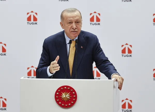 son-dakika-baskan-recep-tayyip-erdogandan-turkiye-genc-is-adamlari-konfederasyonu-tugik-genel-kurulunda-onemli-1643803287456.jpg SON DAKİKA: Başkan Recep Tayyip Erdoğan'dan Türkiye Genç İş Adamları Konfederasyonu (TÜGİK) Genel Kurulu'nda önemli açıklamalar: Dün gece inlerine girdik-3