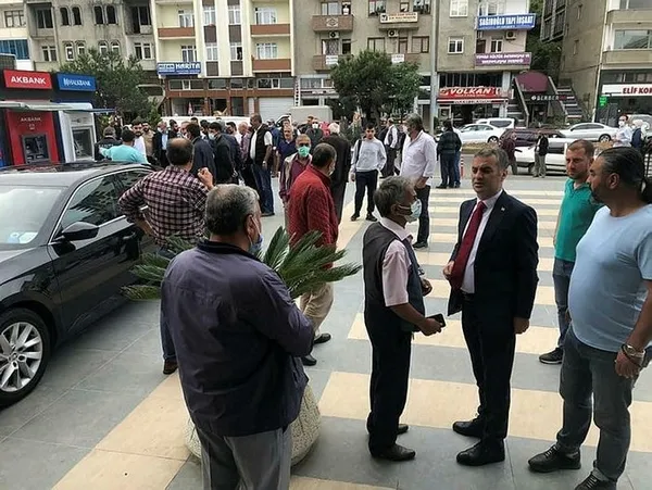 icisleri-bakani-soylu-yomra-belediye-baskani-biyika-silahli-saldiri-duzenleyen-zanlinin-yakalandigini-bildirdi-1623434230723.jpg İçişleri Bakanı Süleyman Soylu, Yomra Belediye Başkanı Bıyık'a silahlı saldırı düzenleyen zanlının yakalandığını duyurdu-2