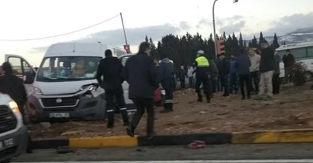İzmir’de TIR minibüse çarptı! 12 yaralı var