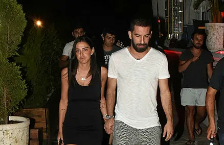 Aslıhan Doğan acile kaldırıldı Arda Turan hastaneye koştu-5