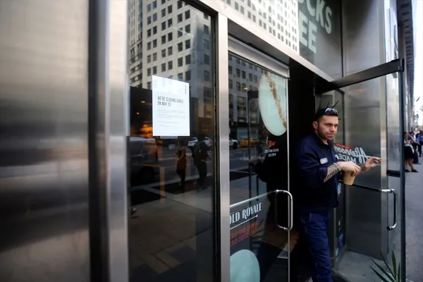 Starbucks 8 bin şubesini ırkçılık eğitimi için kapatacak