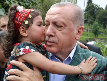 Cumhurbaşkanı Erdoğan’a Rize’de sevgi seli! Minik misafiri böyle sarıldı