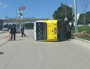 Kontrolden çıkan yolcu midibüsü yan yattı