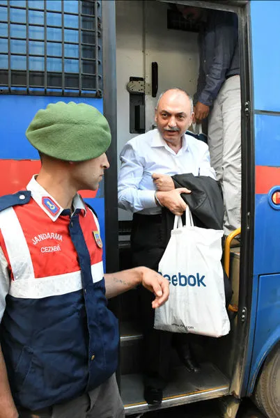 FETÖ'cüler mahkemeye sırıta sırıta geldiler-4