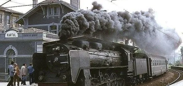 KARTAL İSTANBUL’DA TREN KAZASI: 9 ÖLÜ 18 YARALI