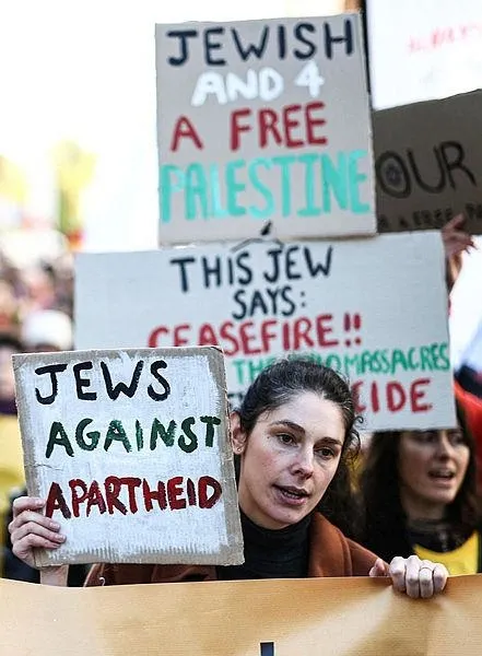 Londra’nın kalbinde Gazze için “Milyon Yürüyüşü”! Katil Netanyahu destekçilerinden göstericilere tehdit: Bekleyeceğiz-4