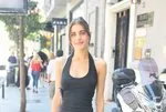 Şira Sahilli Nişantaşı’nda sırt dekolteli elbise provasında