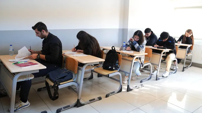 1-milyon-ogrenciye-lgsde-yeni-donem-beslenme-paketi-dagitilacak-1780659049446.jpg 1 milyon öğrenciye LGS’de yeni dönem: Beslenme paketi dağıtılacak-5