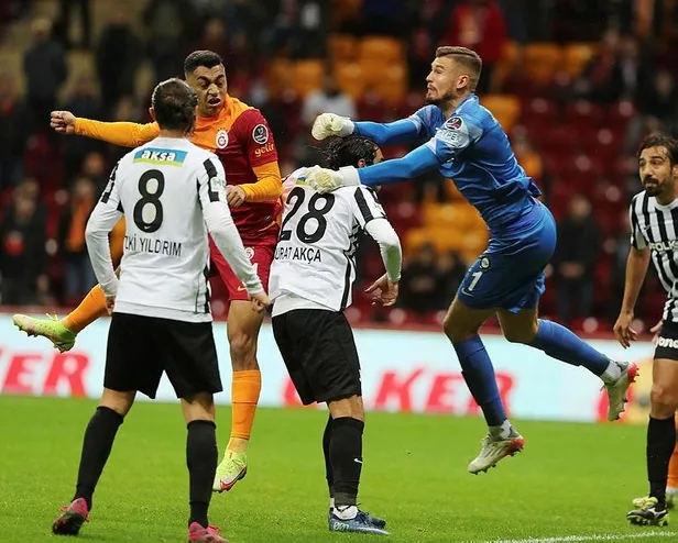 istanbulda-duello-galatasaray-2-2-altay-mac-sonucu-1638641699067.jpeg İstanbul'da düello! Galatasaray 2-2 Altay | MAÇ SONUCU-4