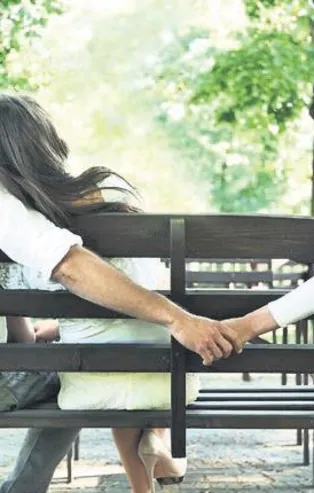 Skandal zengini! "Sosyete dedikoducuları" son günlerde bu gıybetle çalkalanıyor