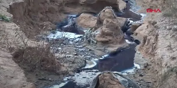 sultangazide-sok-goruntuler-dereyi-gorenler-gozlerine-inanamadi-1604908934291.jpg İstanbul Sultangazi'de akılalmaz görüntüler! Dere bazen siyah bazen de mavi akıyor-4