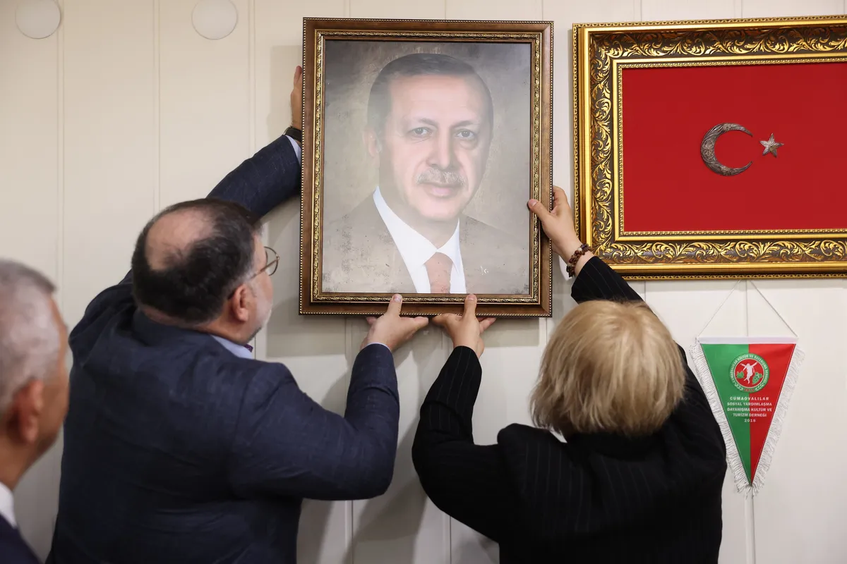 1787126054648.jpg Menderes’te faturayı CHP’ye kesen Yeni Parti'de 2 fire... Becerikli ve Peker istifa etti! Başkan Şen dualarla başladı-8