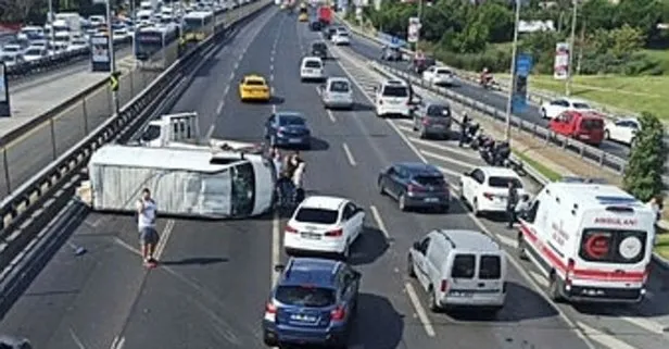 Haliç Köprüsü’nde trafiği kilitleyen kaza! Minibüs yan yattı, kazaya neden olan 2 kişi kaçtı