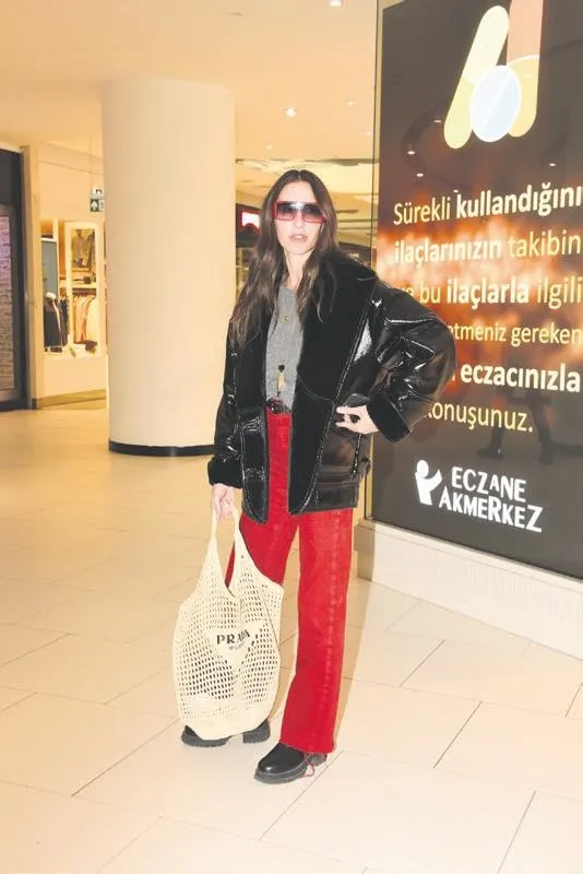 ilkay-gundoganin-hamile-esi-sara-gundogan-dolma-ve-kunefe-aserince-solugu-turk-restoraninda-aldi-saklambac-hab-1669934890189.jpeg İlkay Gündoğan’ın hamile eşi Sara Gündoğan, dolma ve künefe aşerince soluğu Türk restoranında aldı | Saklambaç haberleri-5