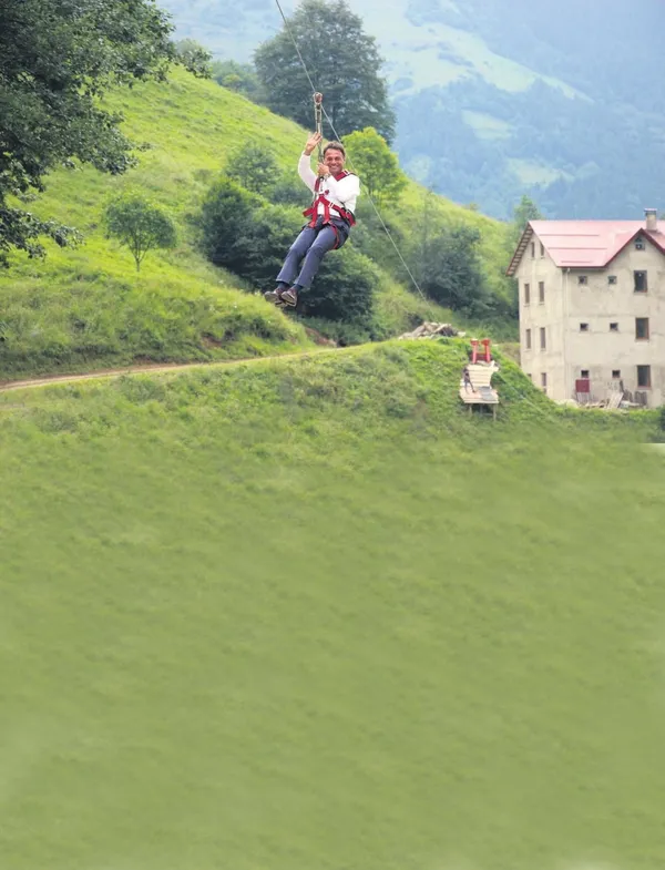 Maçka Belediyesi 2018 yılında başlattığı ‘Cephe İyileştirme Projesi’ni 2021 yılında tüm ilçeye uygulamaya başladı-1