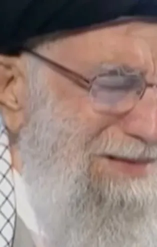 Kasım Süleymani'nin cenaze namazını kıldıran Hamaney gözyaşlarını tutamadı!