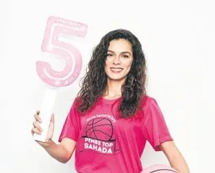 Pembe top Özge’de
