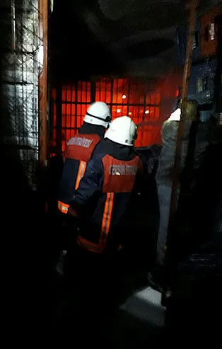 Tarsus'ta 500 iş yerinin bulunduğu halde yangın! 4 iş yeri küle döndü