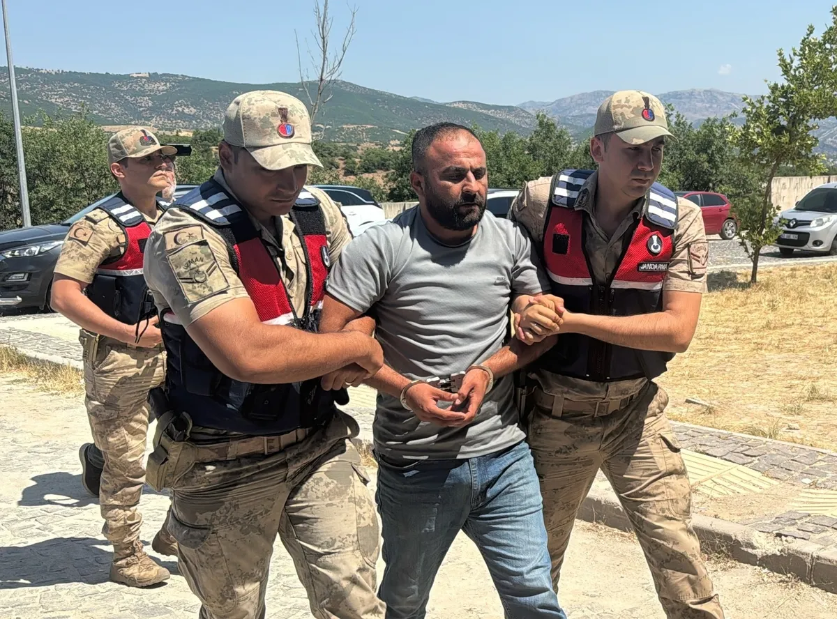 sen-de-bir-annesin-ne-biliyorsan-anlat-1784853416428.jpeg Gülistan'ın annesinden eski valinin eşine çağrı: "Sen de annesin, ne gördüysen anlat"-4