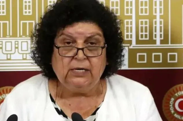 CHP'li Şenal Sarıhan başörtüsüne anayasal güvence getiren teklifi terörle ilişkilendirdi! Cumhuriyet'ten 28 Şubat manşeti: "Teröre fırsat doğar"