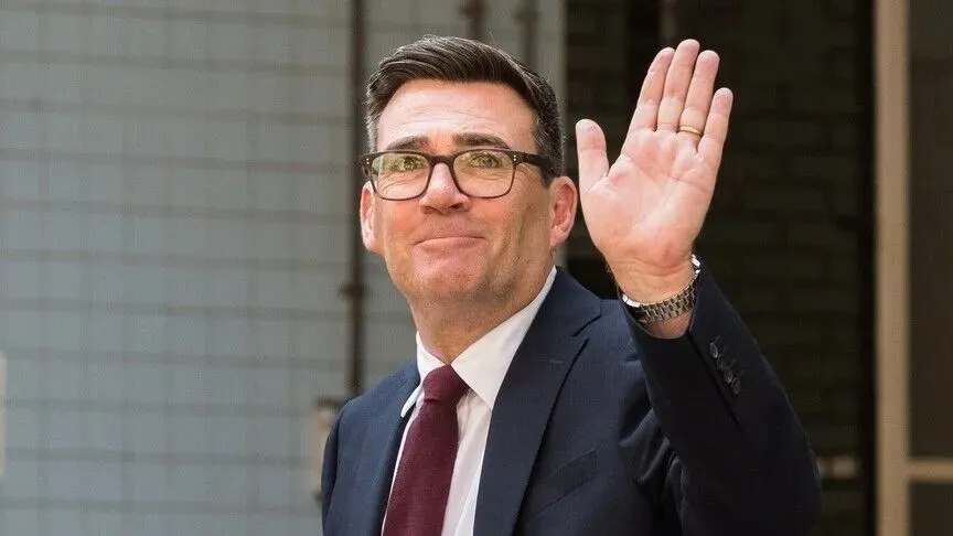 ingilterede-devir-teslim-tamamlandi-keir-starmer-gorevini-andy-burnhama-devretti-1784545669812.jpeg İngiltere'de devir teslim tamamlandı! Keir Starmer görevini Andy Burnham'a devretti-8