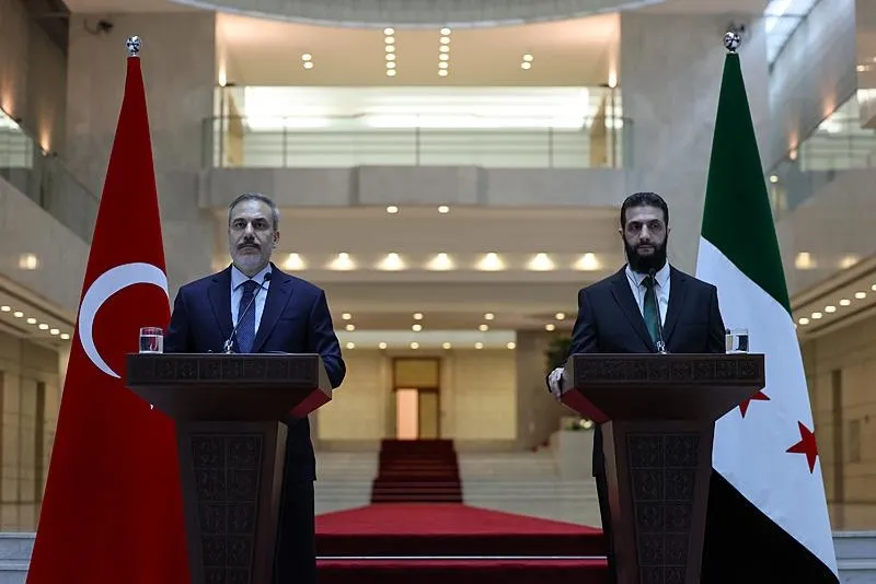 Dışişleri Bakanı Hakan Fidan, Suriye'nin başkenti Şam'da Suriye'deki yeni yönetimin lideri Ahmed eş-Şara ile görüşmesinin ardından düzenlenen ortak basın toplantısında konuştu. (AA)