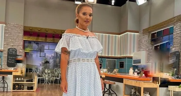 gelinim-mutfakta-demet-akalin-neden-ayrildi-18-ekim-gelinim-mutfakta-demet-akalin-bugun-neden-yok-nerede-1634547462584.jpg Gelinim Mutfakta Demet Akalın neden ayrıldı? 18 Ekim Gelinim Mutfakta Demet Akalın bugün neden yok, nerede?-5