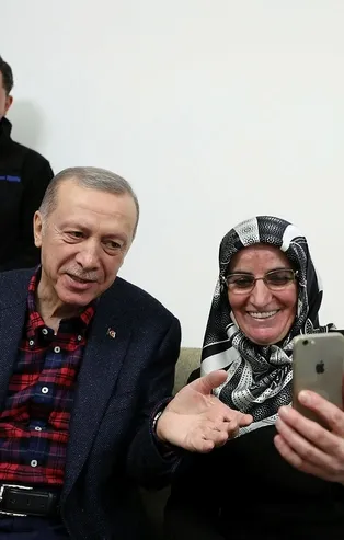 Yeni eve ilk misafir Başkan Erdoğan oldu! 'Çayınız var mı?' dedi Yusufeli'nde o eve geçti