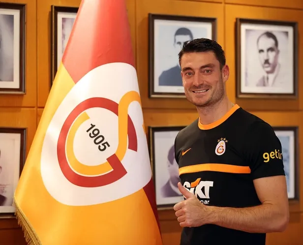 galatasaray-albert-riera-ile-anlasti-evine-hos-geldin-1642602373014.jpeg