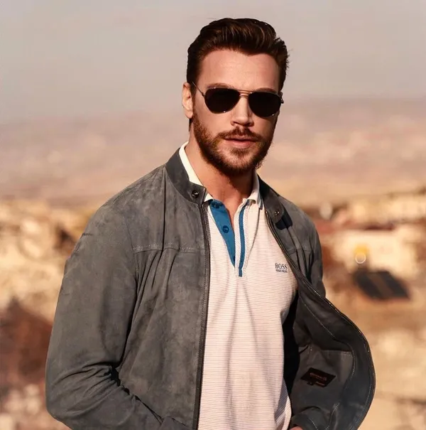 40-yasindaki-sinan-akcil-bekarlik-yerine-gore-sultanlik-deyip-bombalari-art-arda-patlatti-genc-popcu-aleyna-ti-1657572965151.jpg 40 yaşındaki Sinan Akçıl ‘bekarlık yerine göre sultanlık’ deyip bombaları art arda patlattı! Genç popçu Aleyna Tilki’yi arayıp...-8