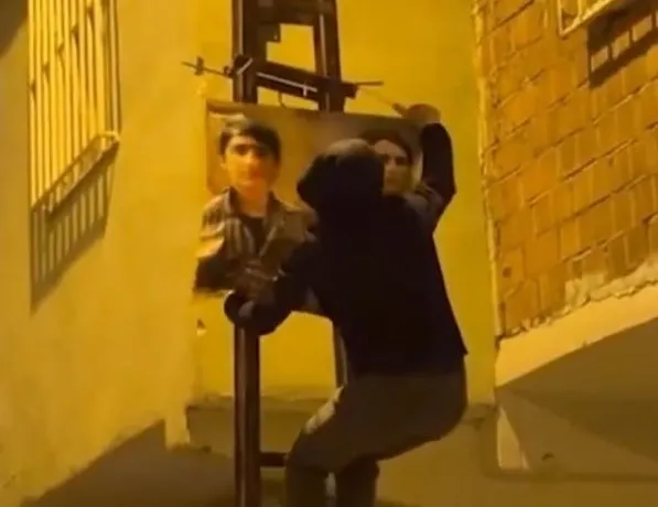 Diyarbakır’da terör posteri asan 4 provokatör yakalandı