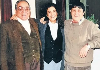 yesilcamin-sirlari-onunla-gitti-i-ebru-akcatepe-babam-tam-bir-sir-kupuydu-1775951317927.jpeg Yeşilçam'ın sırları onunla gitti I Ebru Akçatepe: Babam tam bir sır küpüydü-4