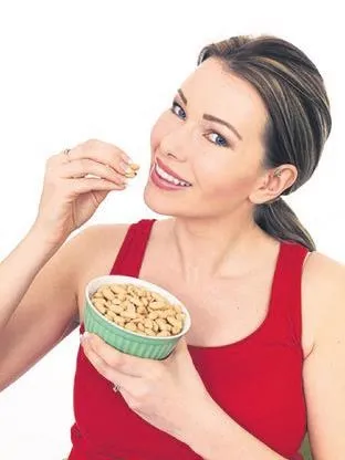 beyaz-tenliler-dikkat-vucuttaki-benler-cilt-kanserinin-habercisi-olabilir-1656274918474.jpeg Beyaz tenliler dikkat! Vücuttaki benler cilt kanserinin habercisi olabilir-2