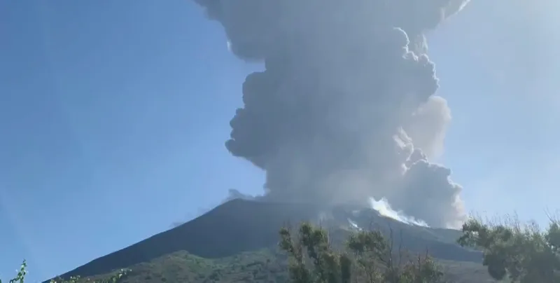İtalya'da Stromboli Yanardağı'nda art arda patlamalar 1 kişi öldü - 3