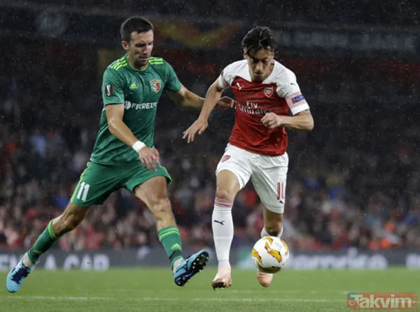 Mesut Özil'e çirkin saldırı! - 18