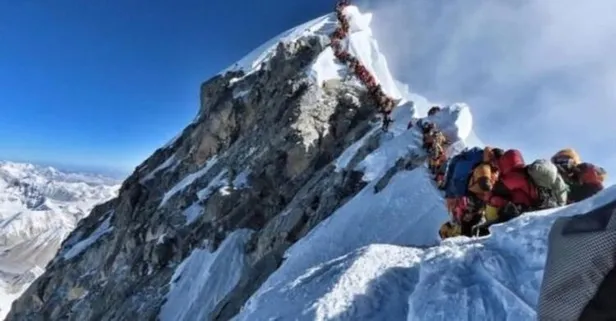 Everest'te tırmanış sezonunda 11 kişi öldü