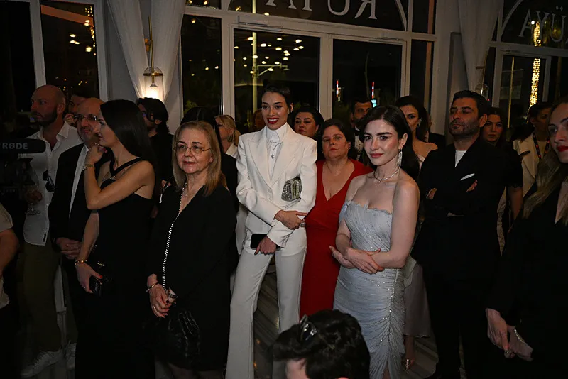 79-cannes-film-festivalinde-turkiye-standi-ilgi-gordu-1779111757251.jpg Türkiye standına Cannes’ta yoğun ilgi: Türk sineması dünyaya tanıtıldı-4